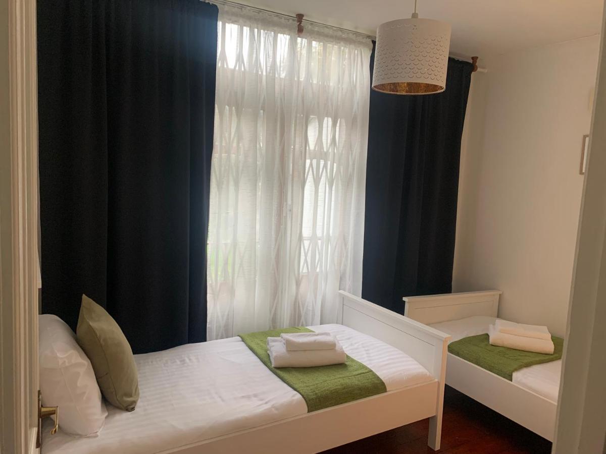 Unique 2 Bedroom In London/ Excel / Olympic Close To Line Tube Station With Gated Parking Space Appartamento *